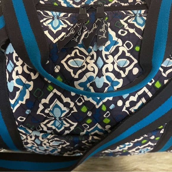VERA BRADLEY Ink Blue Large Duffle Bag Round Traveling 2 Handle Zip Top 2014 - Picture 4 of 13